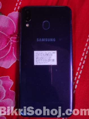 Samsung M20